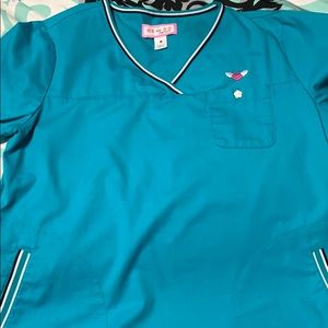 Koi M scrubs top